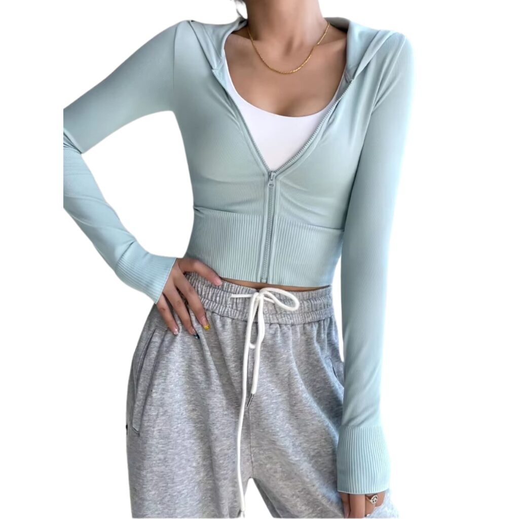 Polerón deportivo mujer con capucha celeste